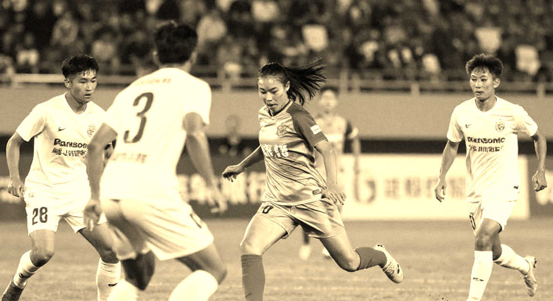 Cú ngã của Nguyễn Xuân Son và căn phòng thì thầm của thị trường ngoại binh V.League