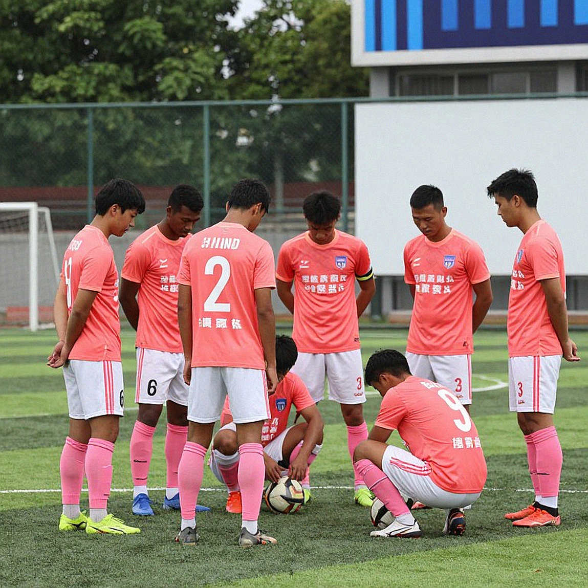 Thị trường chuyển nhượng V.League: Con số đẹp và sự thật bị đẽo gọt ở hành lang
