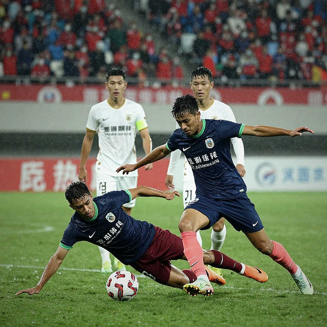 Hợp đồng bóng ma và cái chợ người giữa mùa chuyển nhượng V.League Hợp đồng bóng ma và cái chợ người giữa mùa chuyển nhượng V.League