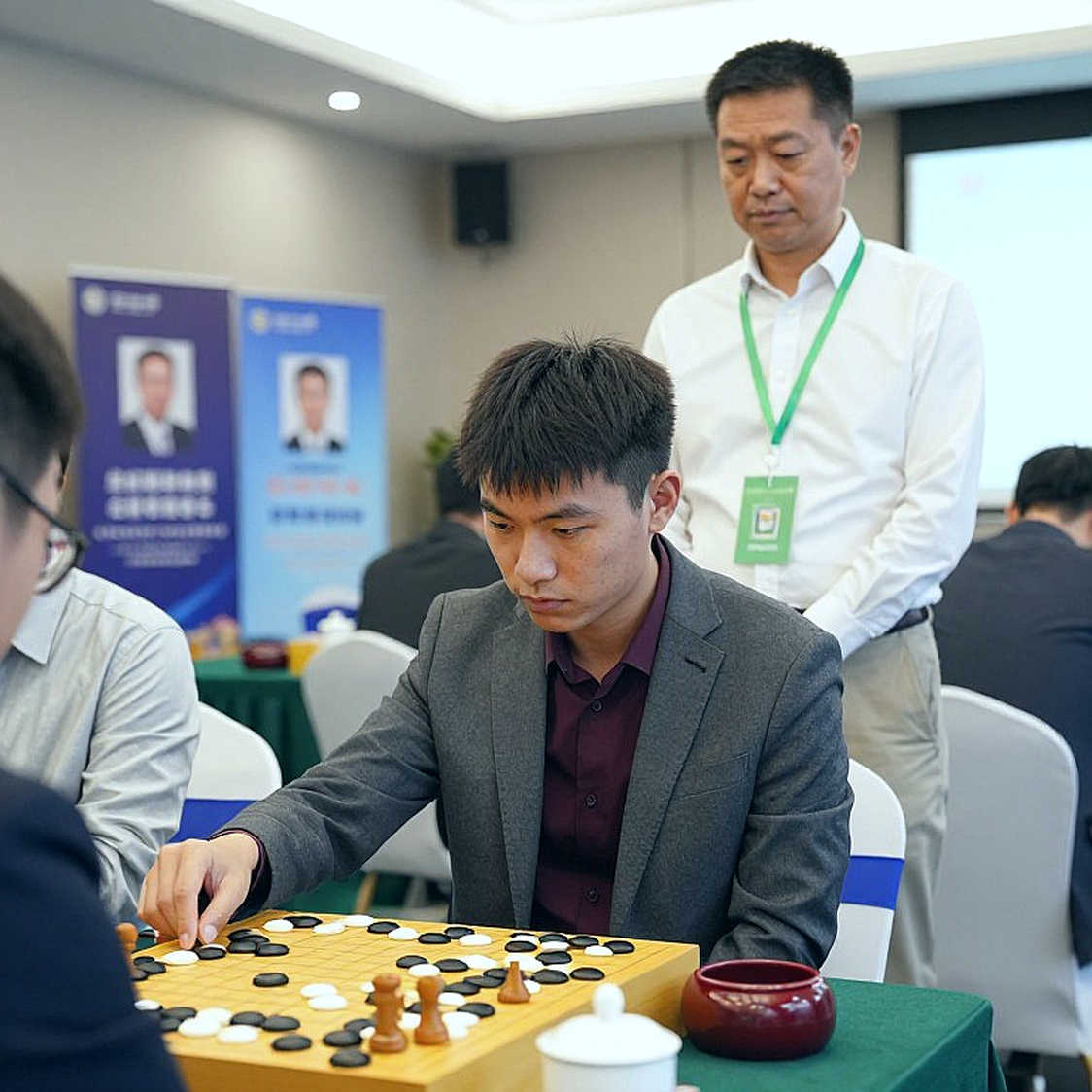 Chiếc vương miện lăn về phía người kế tiếp: Kỳ chuyển nhượng LCK và cái giá của một mùa hè đổi chủ