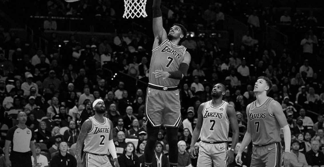 Paul George vào top 8 ném ba điểm mọi thời đại: cột mốc của khối lượng, không phải của độ chính xác