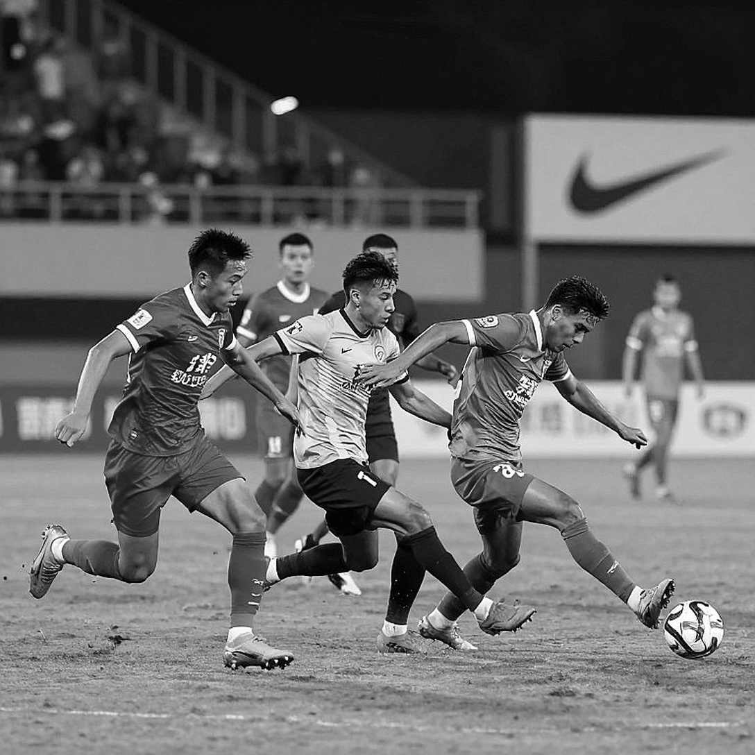 Cú Đá Phạt Của Messi Và Canh Bạc Eldense: Khi Cầu Thủ Vĩ Đại Nhất Lịch Sử Mua Lại Một Đội Bóng Đang Chết Đuối