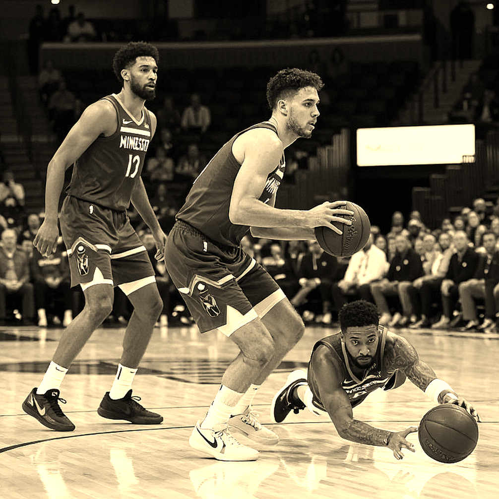 Klay Thompson hướng tới kỷ lục 270 ba bóng một mùa với Miami Heat