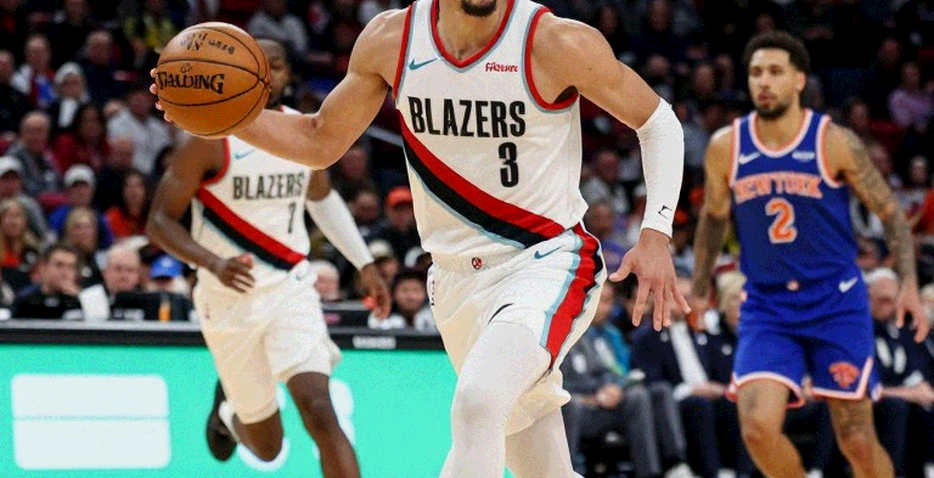 Klay Thompson hướng tới kỷ lục 270 ba bóng một mùa với Miami Heat Klay Thompson hướng tới kỷ lục 270 ba bóng một mùa với Miami Heat