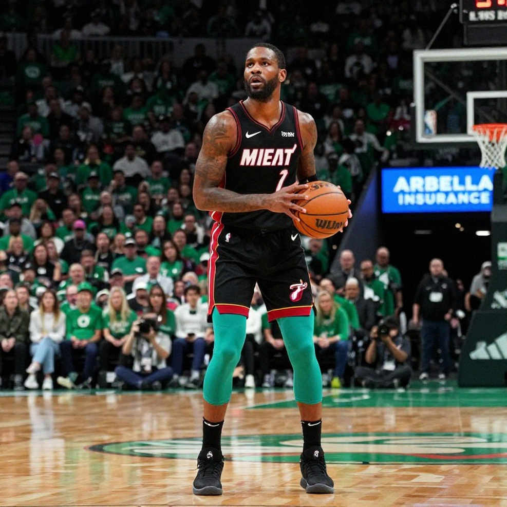 Clippers bị tước năm lượt chọn: Ngày vui nhất của một đội bóng đang hấp hối Clippers bị tước năm lượt chọn: Ngày vui nhất của một đội bóng đang hấp hối
